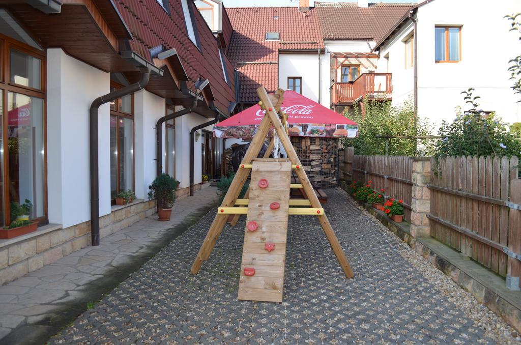 Hotel U Kapra Lázně Bělohrad Eksteriør billede
